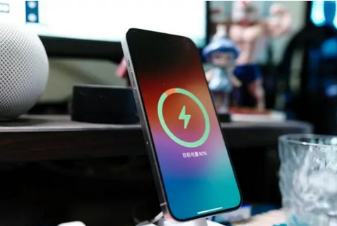 思南苹果15换屏服务分享用什么充电器给iPhone15充电更好 